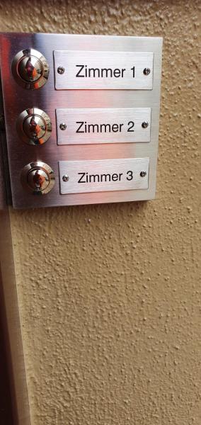 FeWo EG wahlweise mit 1- 3 separate Schlafzimmer, TV Zimmer, Küche, Bad extra, an Privat, Kurz, Langzeitmieter, Firmen Prozente mölglich